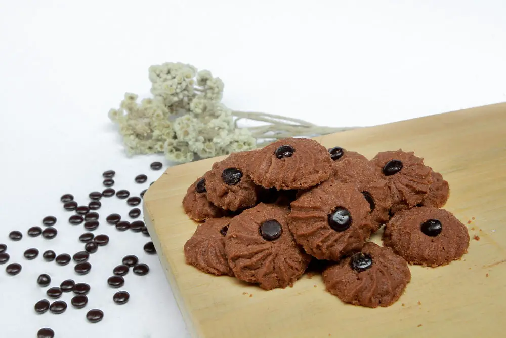 decorate chocolate chip cookies